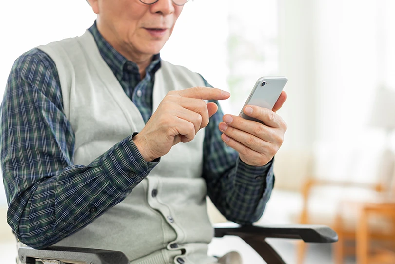 高齢化とデジタルデバイスの増加